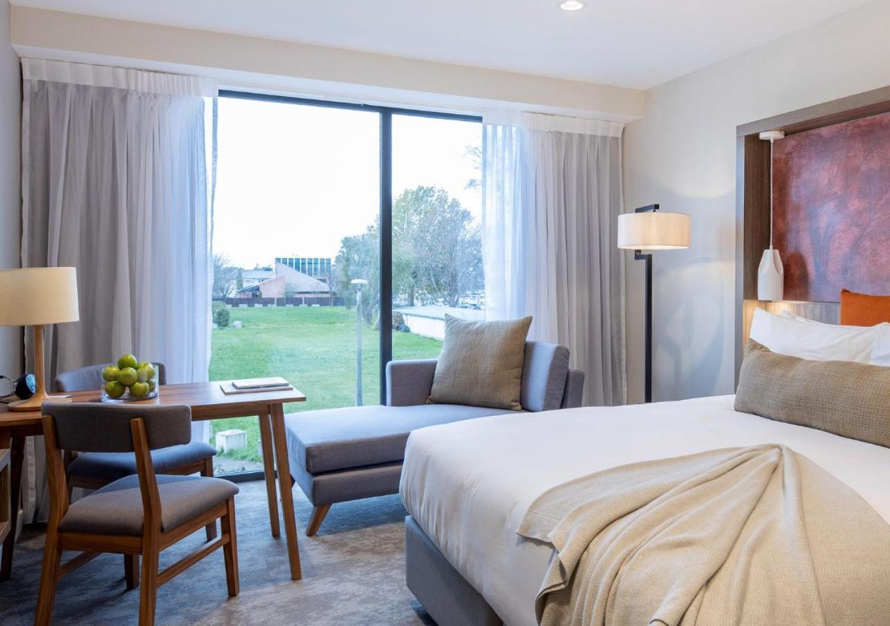 Sudima Christchurch City Buitenkant foto A guest room at the Hotel at Old Town Scottsdale
