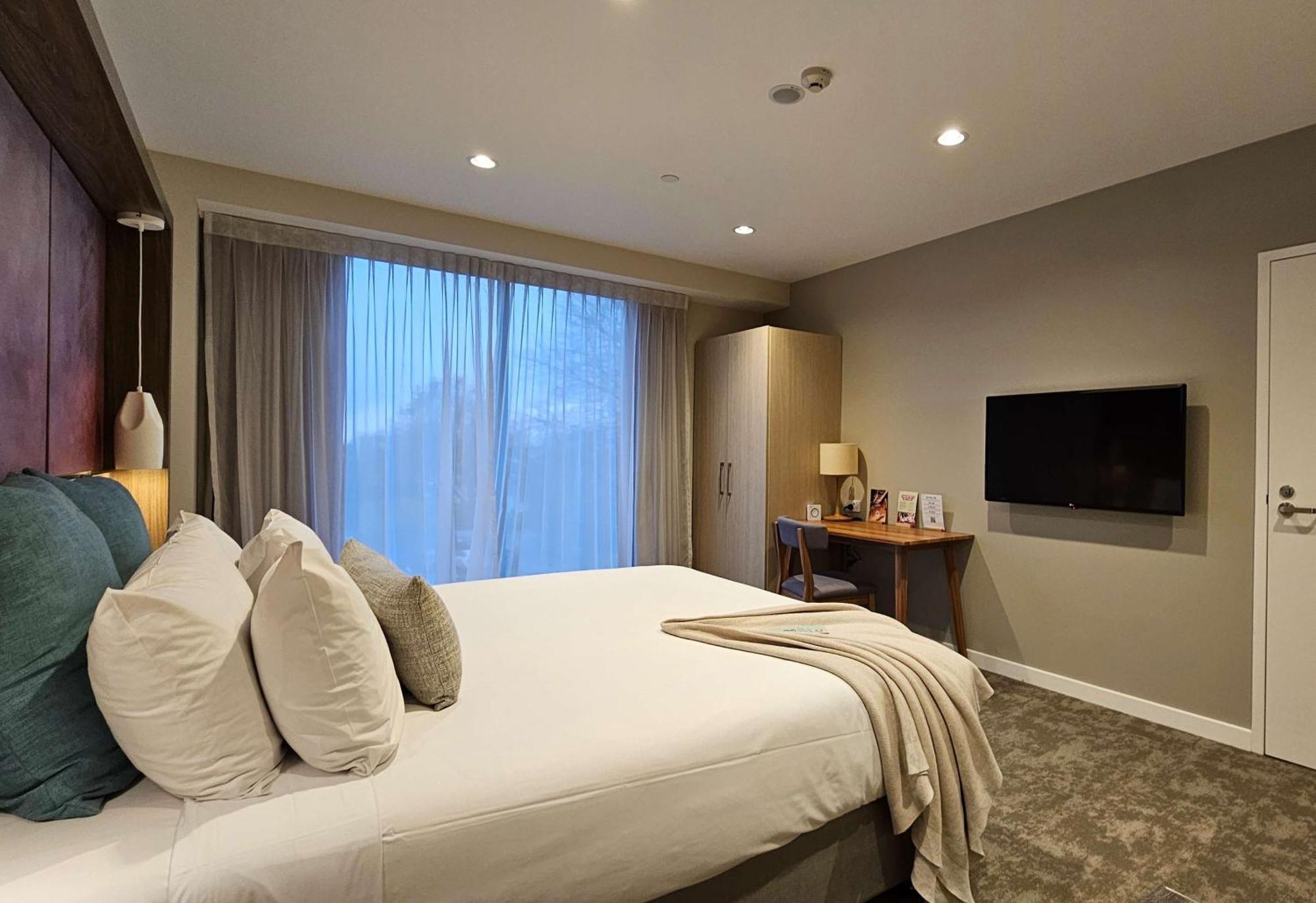 Sudima Christchurch City Buitenkant foto A bedroom at the hotel